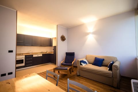 Kitchen or kitchenette, Living room, Seating area, stove