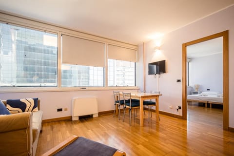 Communal lounge/ TV room, Bed, TV and multimedia, Living room, Photo of the whole room, Seating area, Dining area, Evening entertainment, Bedroom