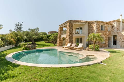 Property building, Patio, Day, Natural landscape, Garden, Garden view, Pool view, Swimming pool, sunbed