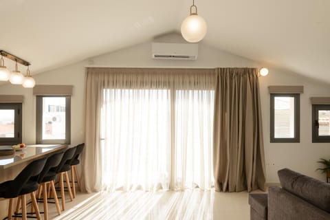 Living room, Seating area, Dining area, air conditioner