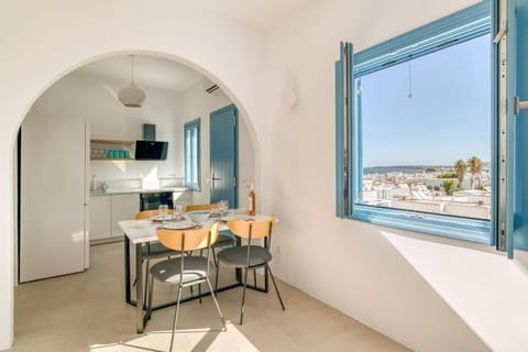 View (from property/room), Balcony/Terrace, Kitchen or kitchenette, Dining area