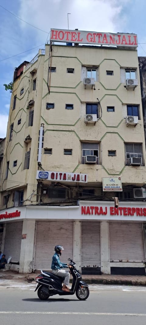 Property building, Day, Street view