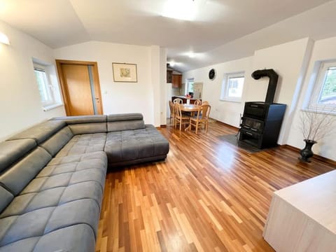TV and multimedia, Living room, Seating area, flat iron