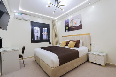 Photo of the whole room, Bedroom