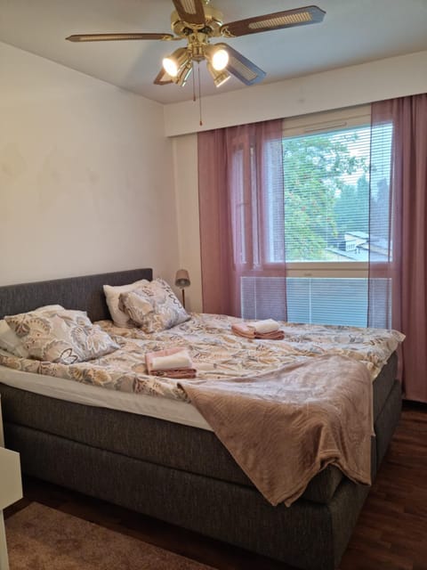 Bed, Photo of the whole room, Bedroom, fireplace, towels
