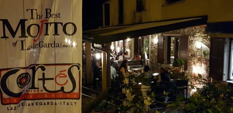 Facade/entrance, Drinks, Alcoholic drinks, Non alcoholic drinks