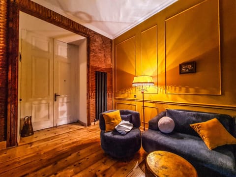 Living room, Seating area