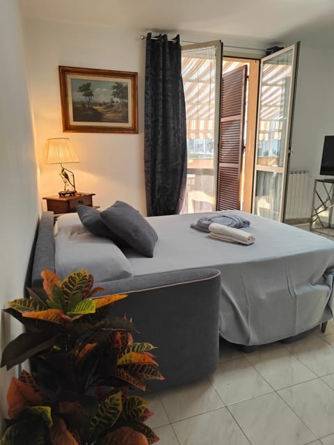 Bed, TV and multimedia