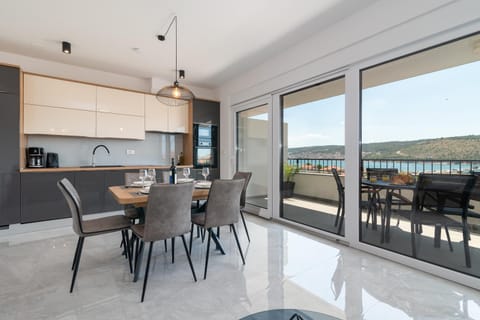 View (from property/room), Living room, Sea view, kitchen