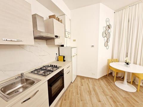 Kitchen or kitchenette, Dining area, pet friendly, stove