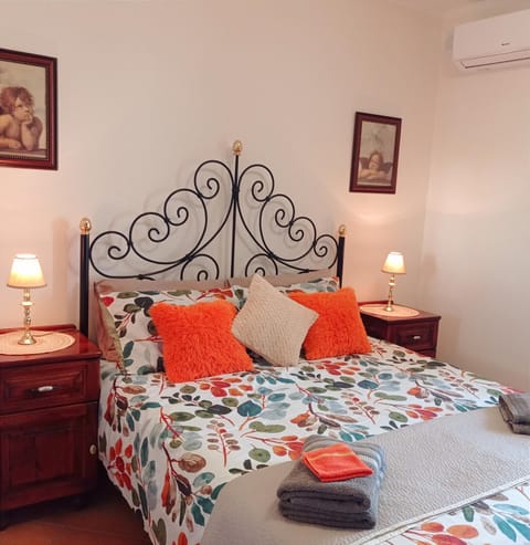 Bed, Bedroom, air conditioner