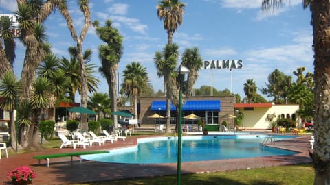 Day, Swimming pool