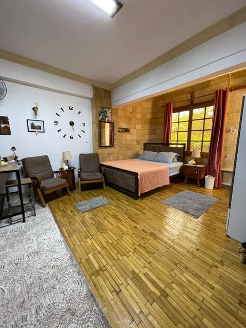 Bed, Photo of the whole room, Seating area