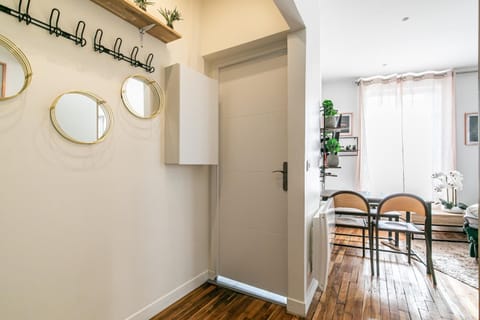 Facade/entrance, Dining area