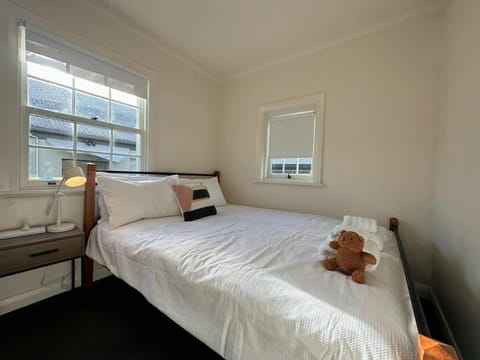 Hobart City Oasis with 3 beds House in Hobart