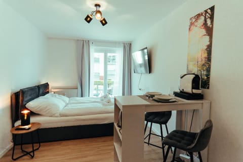 Bed, Photo of the whole room, Seating area