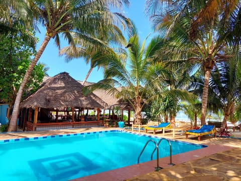 Day, Swimming pool