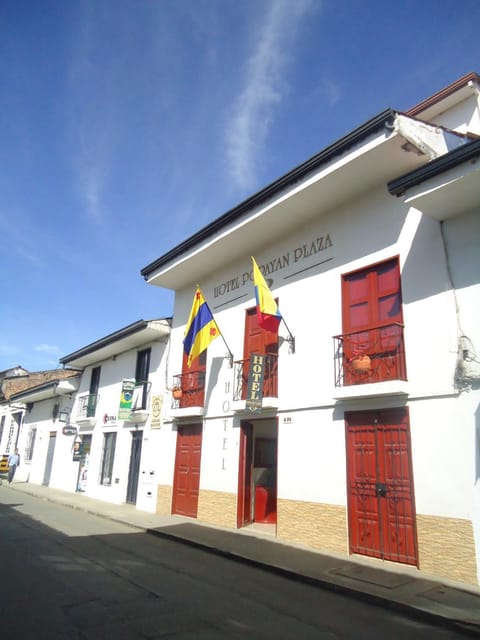 Property building, Facade/entrance, Off site, Day, Property logo or sign, Neighbourhood, Summer, Nightclub / DJ, Lobby or reception, On site, City view, Street view, Shopping Area
