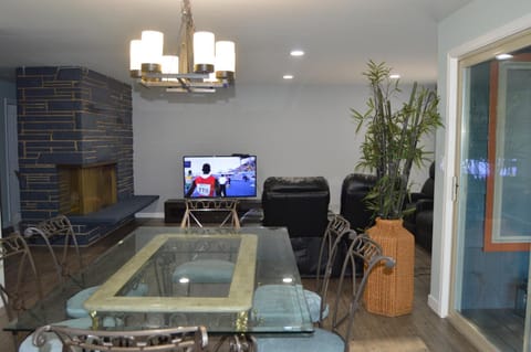 TV and multimedia, Living room, Dining area