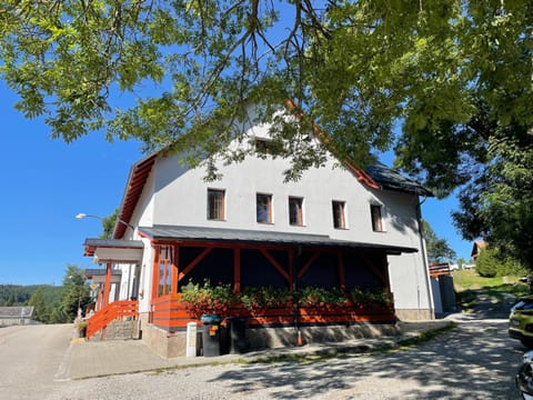 Property building, Restaurant/places to eat