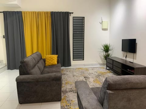 Communal lounge/ TV room, TV and multimedia, Living room, Seating area, Evening entertainment
