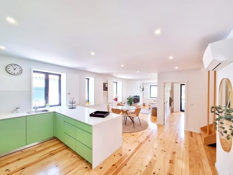 Kitchen or kitchenette, Living room
