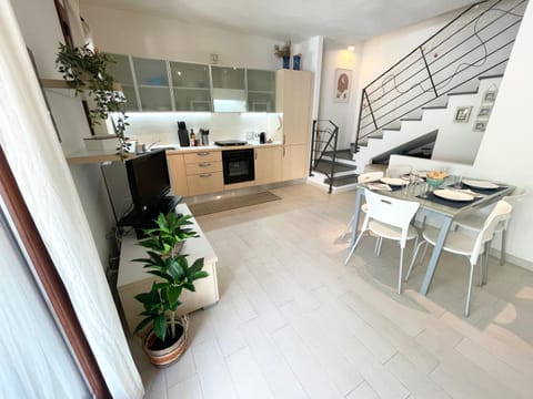 Living room, Dining area, stove