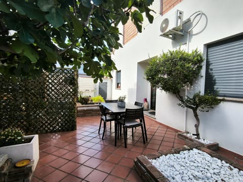 Garden, Garden, View (from property/room), Dining area, Garden view