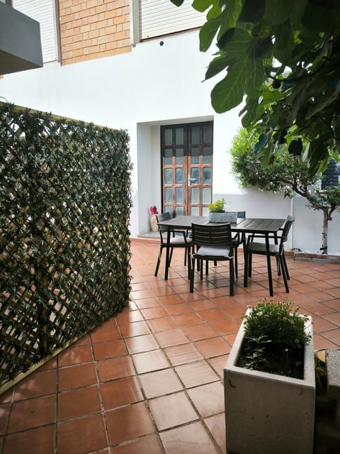 Garden, Garden, Dining area, Garden view