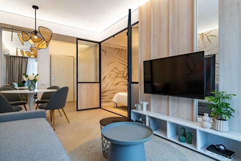 Communal lounge/ TV room, TV and multimedia, Living room, Seating area, hair dresser, air conditioner