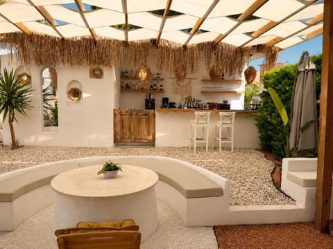 Garden, Lounge or bar