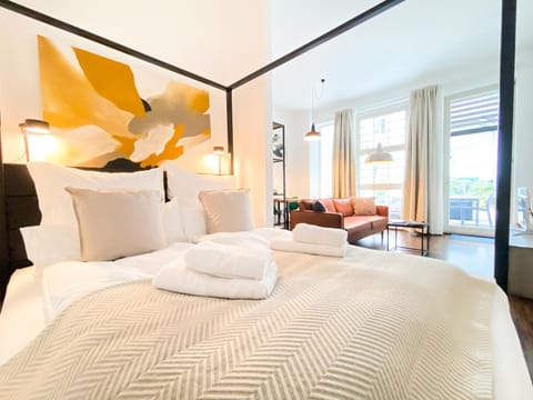 Bed, Bedroom, towels