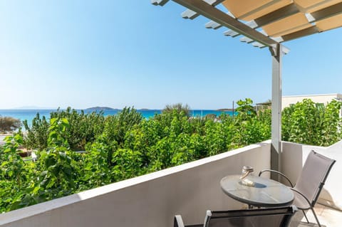 Property building, Balcony/Terrace, Living room