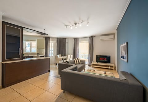 Communal lounge/ TV room, TV and multimedia, Living room, Seating area