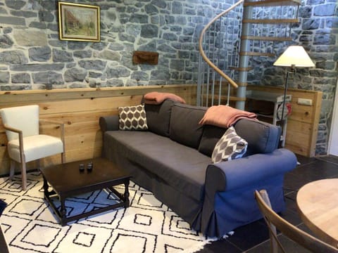 L’eau et la pierre House in Wallonia, Belgium