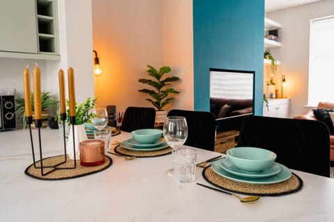 Sawley Cottage Above Rubies Canal, Cafes, Bars! House in Skipton