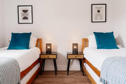 Sawley Cottage Above Rubies Canal, Cafes, Bars! House in Skipton