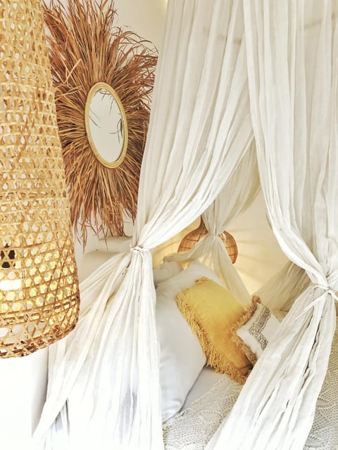 Decorative detail, Seating area