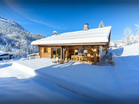 Property building, Day, Natural landscape, Winter, Mountain view