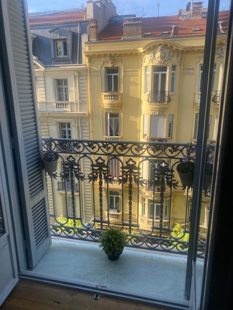 Les Fleurs Astoria Apartment in Menton