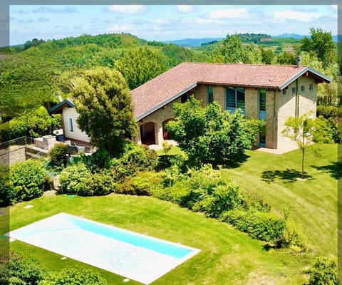 Property building, Spring, Day, Natural landscape, Garden, Garden view, Mountain view, Pool view, Swimming pool