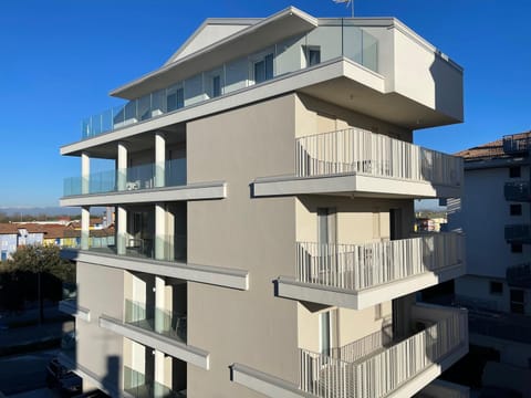 Property building, Balcony/Terrace