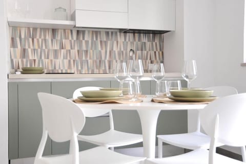 Kitchen or kitchenette, Living room, Seating area, Dining area