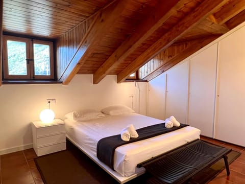 Bed, Photo of the whole room, Bedroom, towels, wardrobe