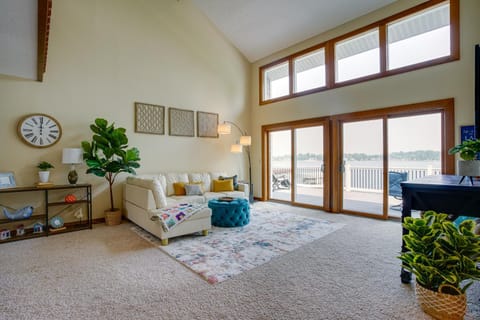 Lakefront Syracuse Home with Deck and Private Dock! House in Indiana
