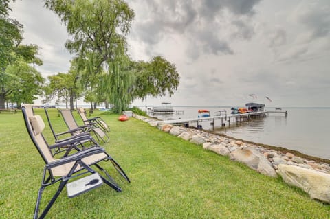 Houghton Lake Home with Private Dock and Kayaks! House in Michigan