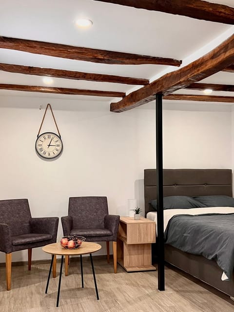 Bed, Living room, Photo of the whole room, Seating area, Bedroom
