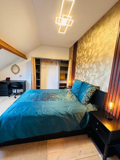 Jabeen's House Bedroom 1 Vacation rental in Île-de-France