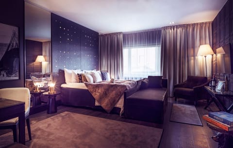 Photo of the whole room, Seating area, Bedroom