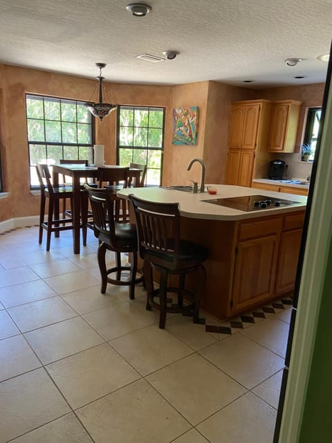 Awesome shared Villa 20 minutes from the beach Bed and Breakfast in Melbourne